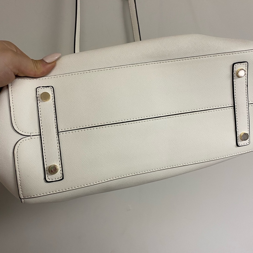 Crown & Ivy Clasp Shoulder Bag - Picture 3 of 8